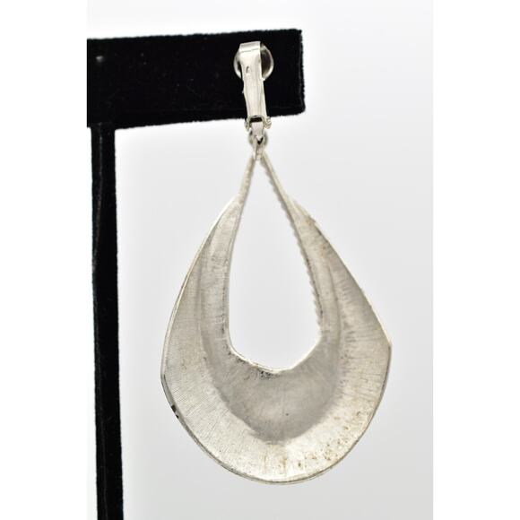 Vintage Oval Clip On Earrings Brushed Silver Textured Metallic Chunky NOS BinA18 - Picture 9 of 13